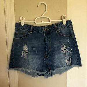OTHERS FOLLOW RIPPED DENIM SHORTS!!!💙